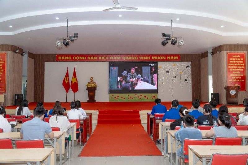 Lan tỏa giá trị lịch sử qua chương trình chiếu phim “Mưa đỏ”