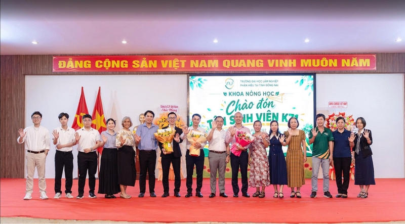 Khoa Nông học hân hoan chào đón tân sinh viên K71