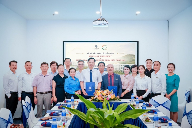 Đẩy mạnh hợp tác doanh nghiệp: VNUF2 ký kết đào tạo cùng Asteria Mũi Né resort