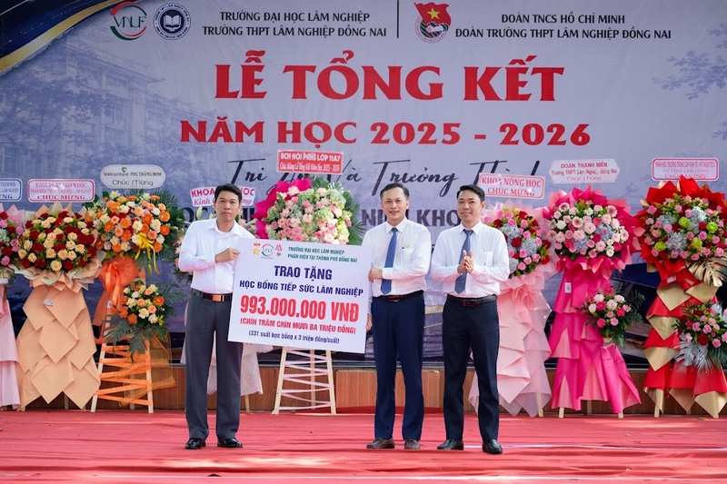 VNUF2 trao học bổng “Tiếp sức Lâm nghiệp” với trị giá gần 1 tỷ đồng